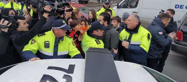 არეულობა სუს-ის შენობასთან არეულობა სუს-ის შენობასთან - Sputnik საქართველო