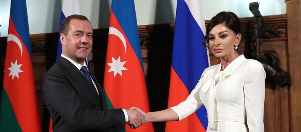 მეჰრიბან ალიევა და დმიტრი მედვედევი მეჰრიბან ალიევა და დმიტრი მედვედევი - Sputnik საქართველო