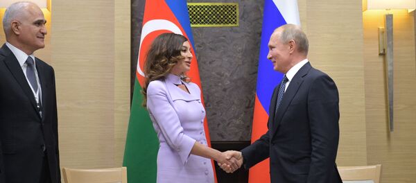 ვლადიმირ პუტინი და მეჰრიბან ალიევა ვლადიმირ პუტინი და მეჰრიბან ალიევა - Sputnik საქართველო