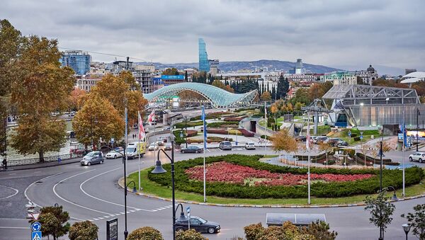 Город Тбилиси в пасмурную погоду. Площадь Европы, парк Рике и центр города - Sputnik Грузия