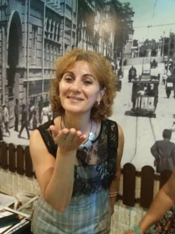 ემიგრანტი ქალის წერილები: „კიკვიძის ბაღიდან შემოჭრილი დამწვარი ფოთლების სუნიც მენატრებოდა” ემიგრანტი ქალის წერილები: „კიკვიძის ბაღიდან შემოჭრილი დამწვარი ფოთლების სუნიც მენატრებოდა” - Sputnik საქართველო