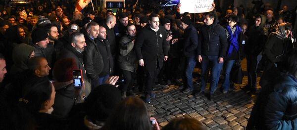 ოპოზიციამ პარლამენტის შენობას შემოუარა - ვიდეო - Sputnik საქართველო