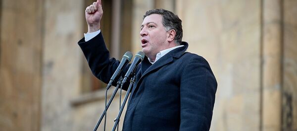 Гиги Угулава выступает на митинге - Sputnik Грузия