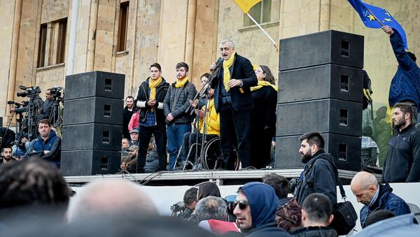 Мамука Хазарадзе выступает на акции протеста - Sputnik Грузия