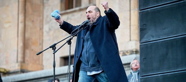 Лидеры оппозиции выступают на акции протеста. Портреты протестующих. Архивное фото Лидеры оппозиции выступают на акции протеста. Портреты протестующих. Архивное фото - Sputnik Грузия