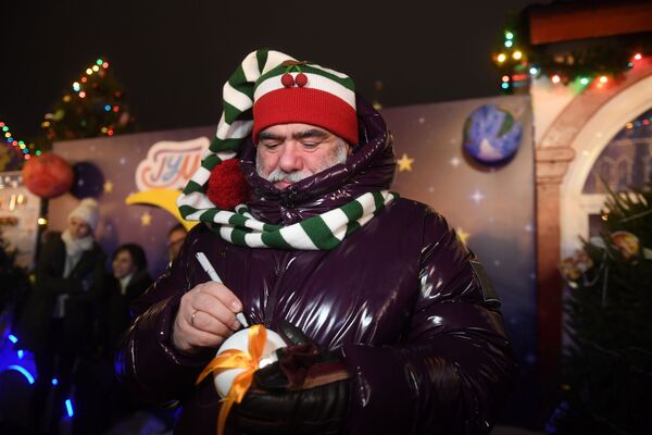 Глава группы компаний Bosco di Ciliegi Михаил Куснирович во время открытия ГУМ-Катка на Красной площади - Sputnik Грузия