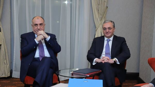 Встреча глав МИД Арзербайджана и Армении в Братиславе 4 декабря 2019 года - Sputnik Грузия