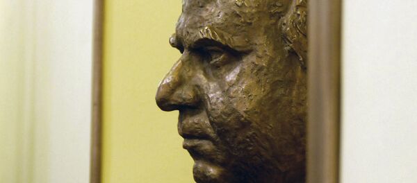 Скульптура, изображающая Зураба Жвания - Sputnik Грузия