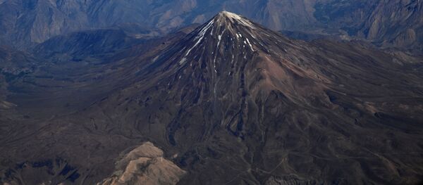 Спящий вулкан. Гора Демавенд на Ближнем Востоке - Sputnik Грузия