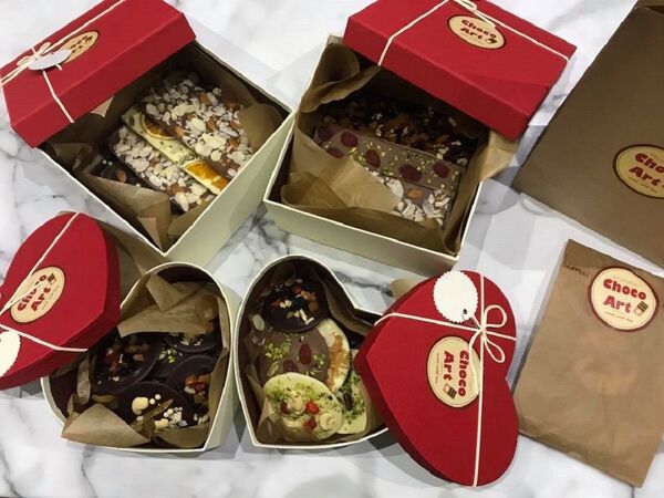 შოკოლადის ხელოვნება: 19 წლის სტუდენტი გოგონა, რომელიც ხელნაკეთ შოკოლადს ამზადებს შოკოლადის ხელოვნება: 19 წლის სტუდენტი გოგონა, რომელიც ხელნაკეთ შოკოლადს ამზადებს - Sputnik საქართველო