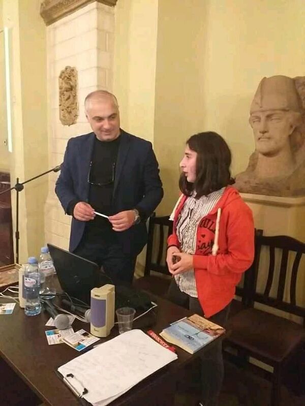 მეხსიერებაში „გაცოცხლებული“ ქართული და უცხო ჟღერადობის სიტყვა, რომელმაც პატარა გოგო აატირა მეხსიერებაში „გაცოცხლებული“ ქართული და უცხო ჟღერადობის სიტყვა, რომელმაც პატარა გოგო აატირა - Sputnik საქართველო