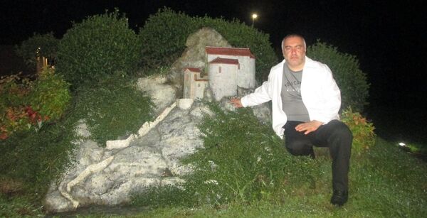 35 წელი, 30 წიგნი და ერთი ამოსუნთქვით დაწერილი ლექსები 35 წელი, 30 წიგნი და ერთი ამოსუნთქვით დაწერილი ლექსები - Sputnik საქართველო