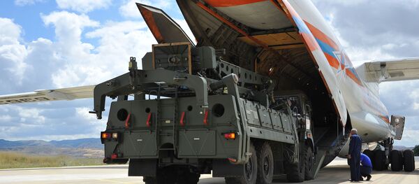 S-400 zenit raket komplekslərinin Türkiyəyə tədarükü, arxiv şəkli - Sputnik Грузия