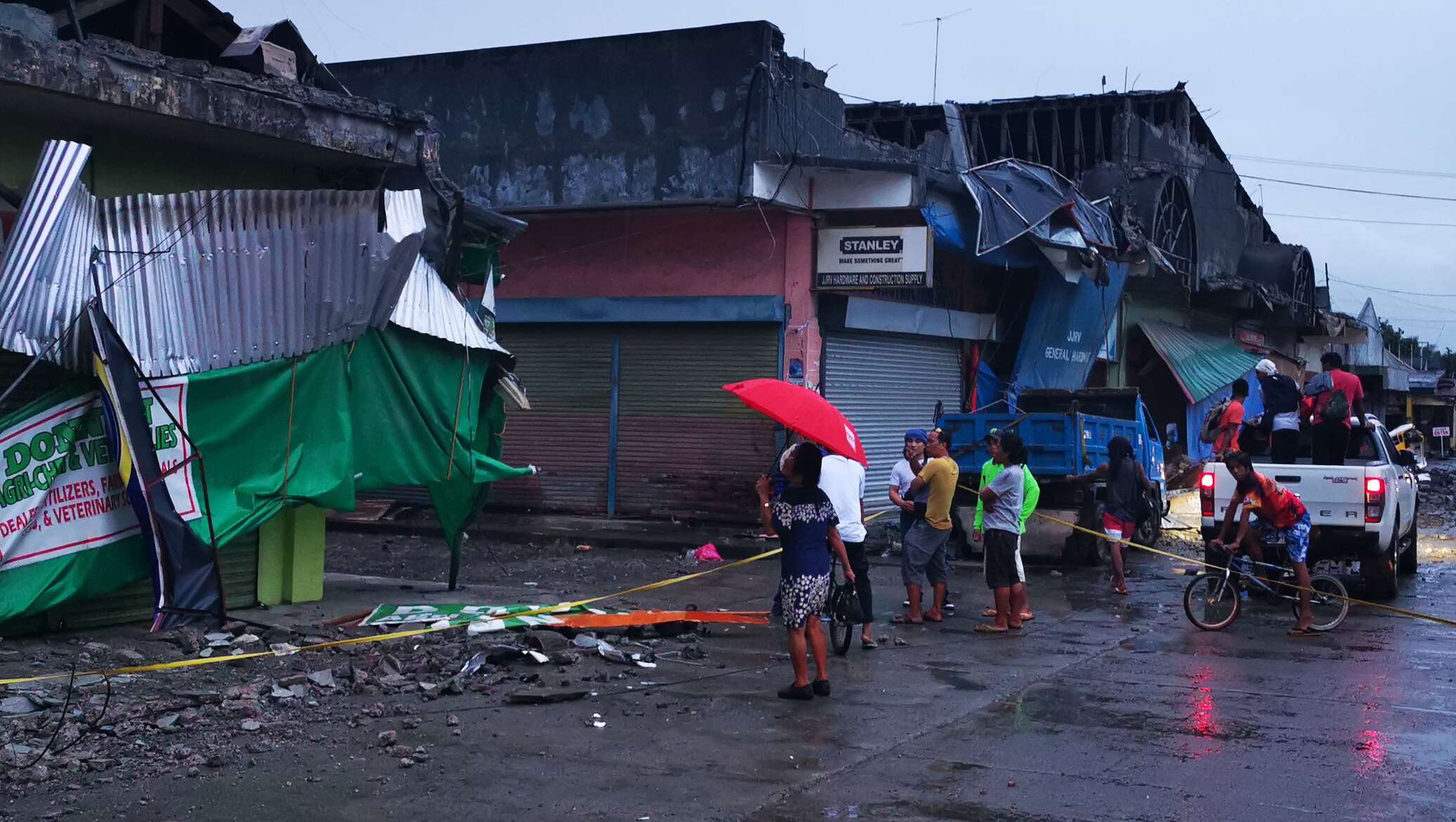 землетрясение на филиппинах 1991. землетрясение магнитудой 6,2 произошло на филиппинах. землетрясение на острове минданао. филиппины землетрясение. землетрясение на филиппинах сейчас.