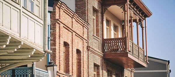 Вид на город Тбилиси - старые дома в районе Авлабари - Sputnik Грузия