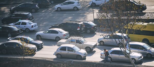 Автомобили на набережной в час пик - Sputnik Грузия