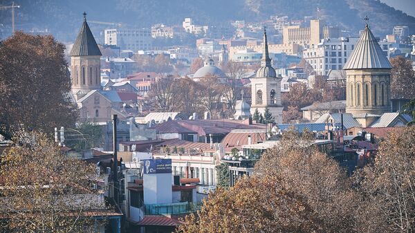 Вид на город Тбилиси и православные храмы в центре города - Sputnik Грузия