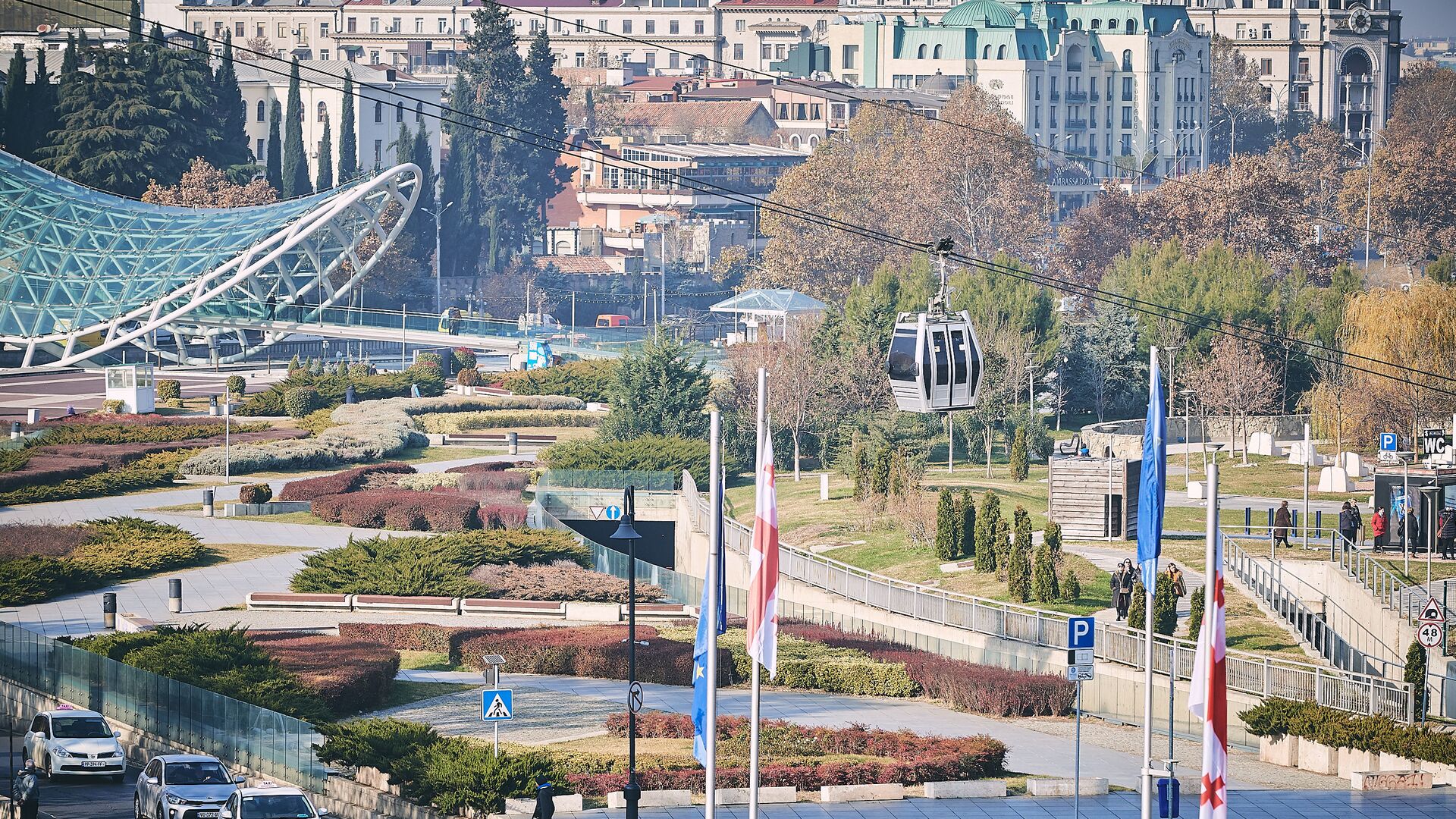 Вид на город Тбилиси - канатка, парк Рике и Мост Мира - Sputnik Грузия, 1920, 04.02.2022