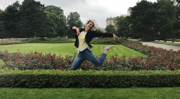 Как молодая грузинка заставила немецких студентов танцевать по-грузински - Sputnik Грузия