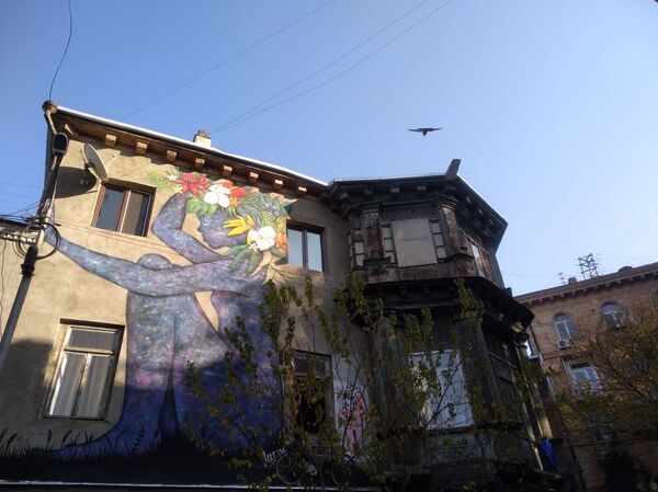 Маленькие тайны большого здания на углу - история загадочного дома Мелкумова Маленькие тайны большого здания на углу - история загадочного дома Мелкумова - Sputnik Грузия