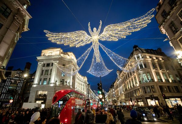 Рождественские украшения на Риджент-стрит в Лондоне - Sputnik Грузия