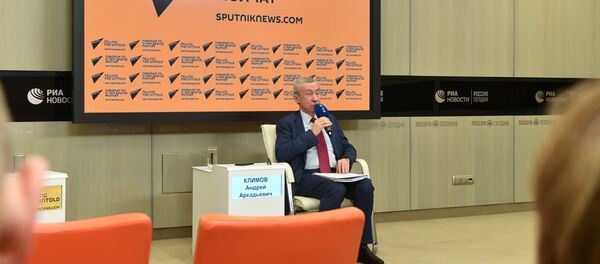 Председатель временной комиссии СФ по защите государственного суверенитета и предотвращению вмешательства во внутренние дела РФ, заместитель председателя Комитета СФ по международным делам Андрей Климов - Sputnik Грузия