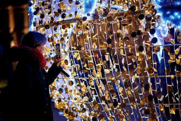 Первый уикенд 2020 года: побыть рейвером, театралом и погулять по новогоднему Тбилиси Первый уикенд 2020 года: побыть рейвером, театралом и погулять по новогоднему Тбилиси - Sputnik Грузия