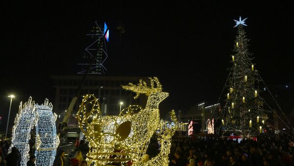 Новогодний городок на площади Первой Республики. Торжественная церемония зажжения огней на главной новогодней елке Грузии - Sputnik Грузия