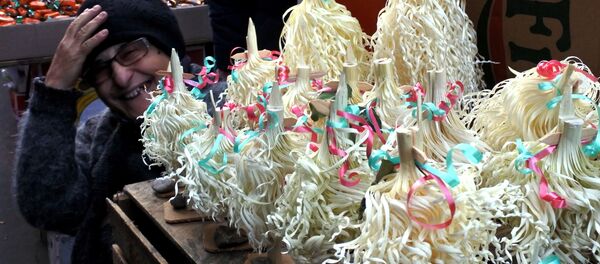 Предновогодняя торговля на Навтлугском базаре - Sputnik Грузия