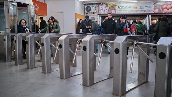 Тбилисское метро. Турникеты у входа - Sputnik Грузия