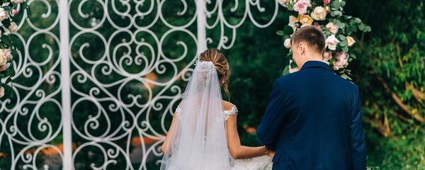 Молодожены во время свадебной церемонии - Sputnik Грузия