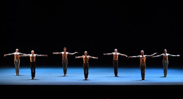 Сцена из балета Как дыхание на исторической сцене Большого театра - Sputnik Грузия