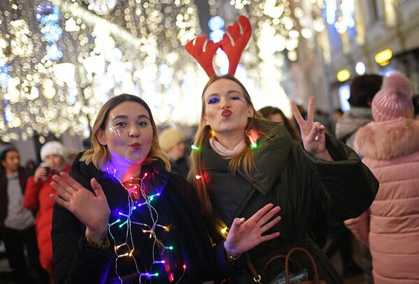 В Москве новогодняя ночь выдалась бесснежной - Sputnik Грузия