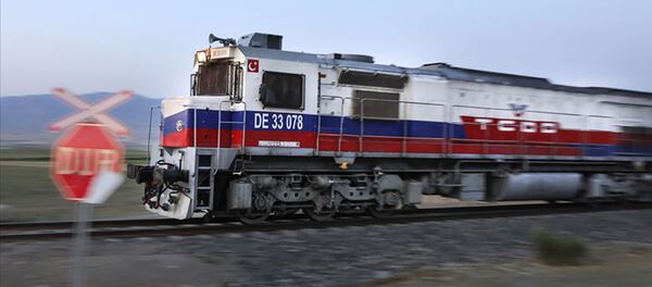 ბაქო-თბილისი-ყარსის მარშრუტზე საექსპორტო ტვირთებით დატვირთული მატარებელი ივლის ბაქო-თბილისი-ყარსის მარშრუტზე საექსპორტო ტვირთებით დატვირთული მატარებელი ივლის - Sputnik საქართველო