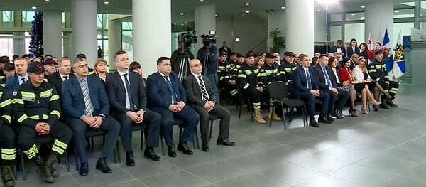 შინაგან საქმეთა მინისტრის მოადგილემ მეხანძრე-მაშველები დააჯილდოვა - ვიდეო შინაგან საქმეთა მინისტრის მოადგილემ მეხანძრე-მაშველები დააჯილდოვა - ვიდეო - Sputnik საქართველო