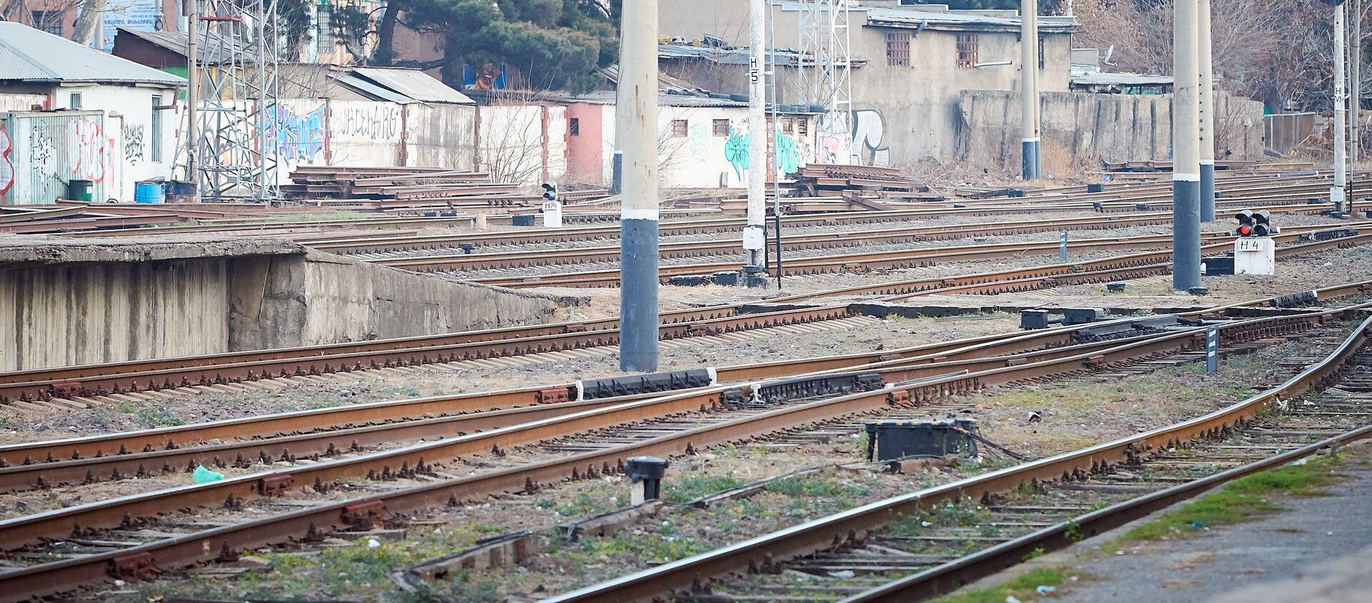 Железнодорожные пути. Рельсы на тбилисском железнодорожном вокзале - Sputnik Грузия, 1920, 24.05.2021