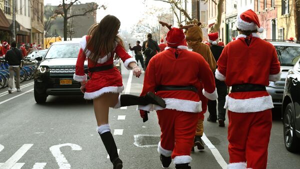 Участники рождественского парада в Нью-Йорке  - Sputnik Грузия