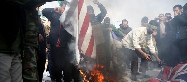 Иранцы сжигают флаг США, Израиля и Великобритании - Sputnik Грузия