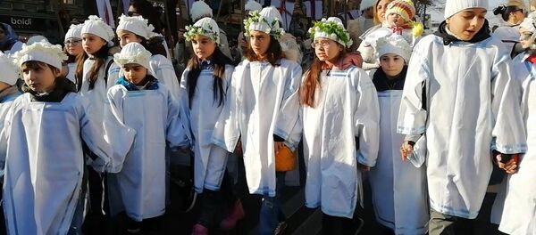 Дети-ангелочки и библейские персонажи: рождественское шествие Алило в Тбилиси - Sputnik Грузия