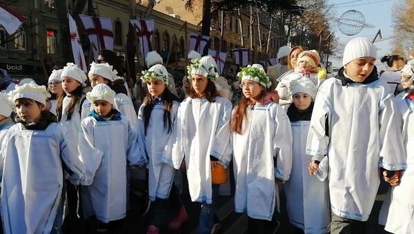 Дети-ангелочки и библейские персонажи: рождественское шествие Алило в Тбилиси - Sputnik Грузия