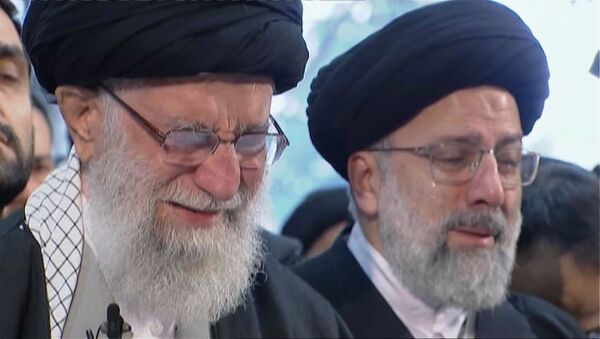Молитву над телом Сулеймани вознес и духовный лидер Ирана аятолла Али Хаменеи - Sputnik Грузия