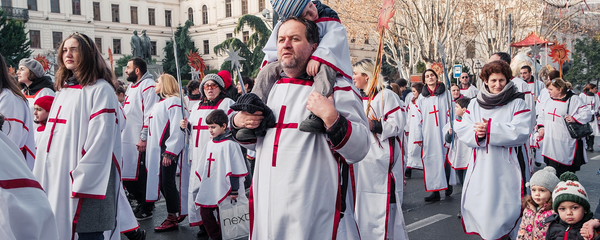 Рождественское шествие Алило в столице Грузии. Дети в костюмах ангелочков, несущих благую весть - Sputnik Грузия