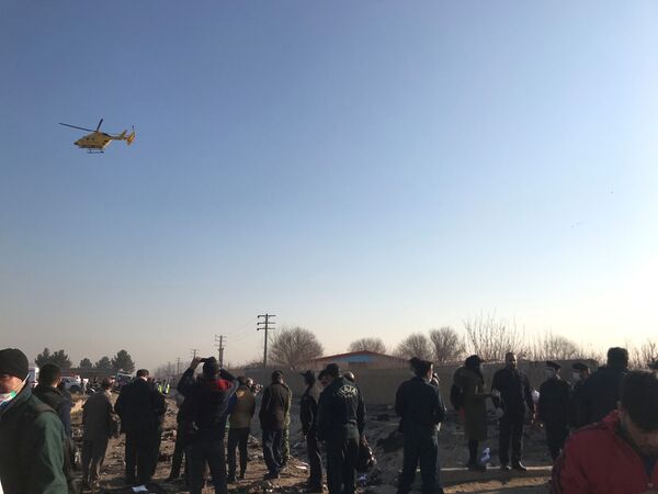 Спасатели на месте крушения самолета в Иране - Sputnik Грузия