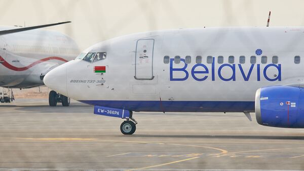 Пассажирский самолет белорусской авиакомпании Belavia в тбилисском аэропорту - Sputnik Грузия