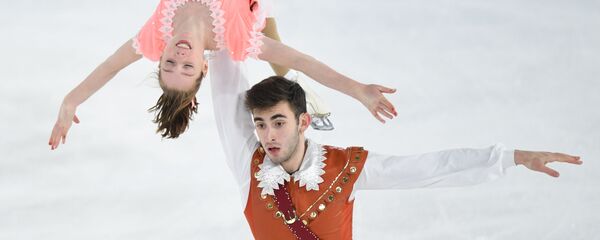 Алина Бутаева и Лука Берулава (Грузия) выступают с произвольной программой - Sputnik Грузия