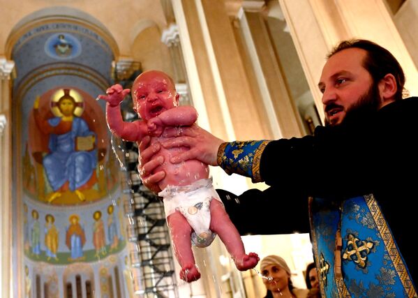 სრულიად საქართველოს კათოლიკოს-პატრიარქის ნათლულობა ბევრ ოჯახურ წყვილს სურს - Sputnik საქართველო