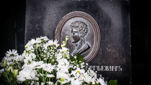 Труппа Грибоедовского театра возложила цветы на могилу А. С. Грибоедова - Sputnik Грузия