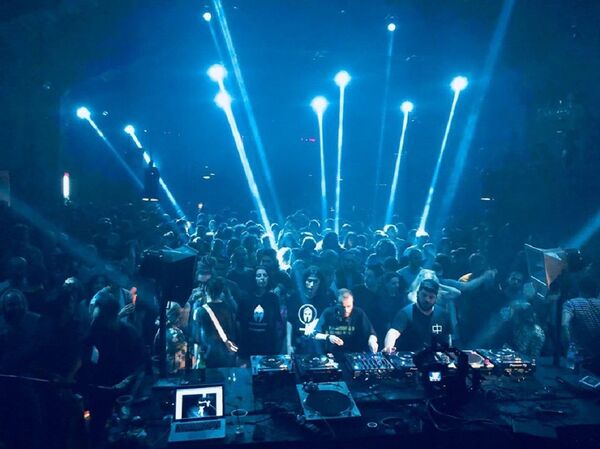 Оторваться на выходных в Тбилиси: расслабиться под техно, Гарденги и грузинский рэп Оторваться на выходных в Тбилиси: расслабиться под техно, Гарденги и грузинский рэп - Sputnik Грузия