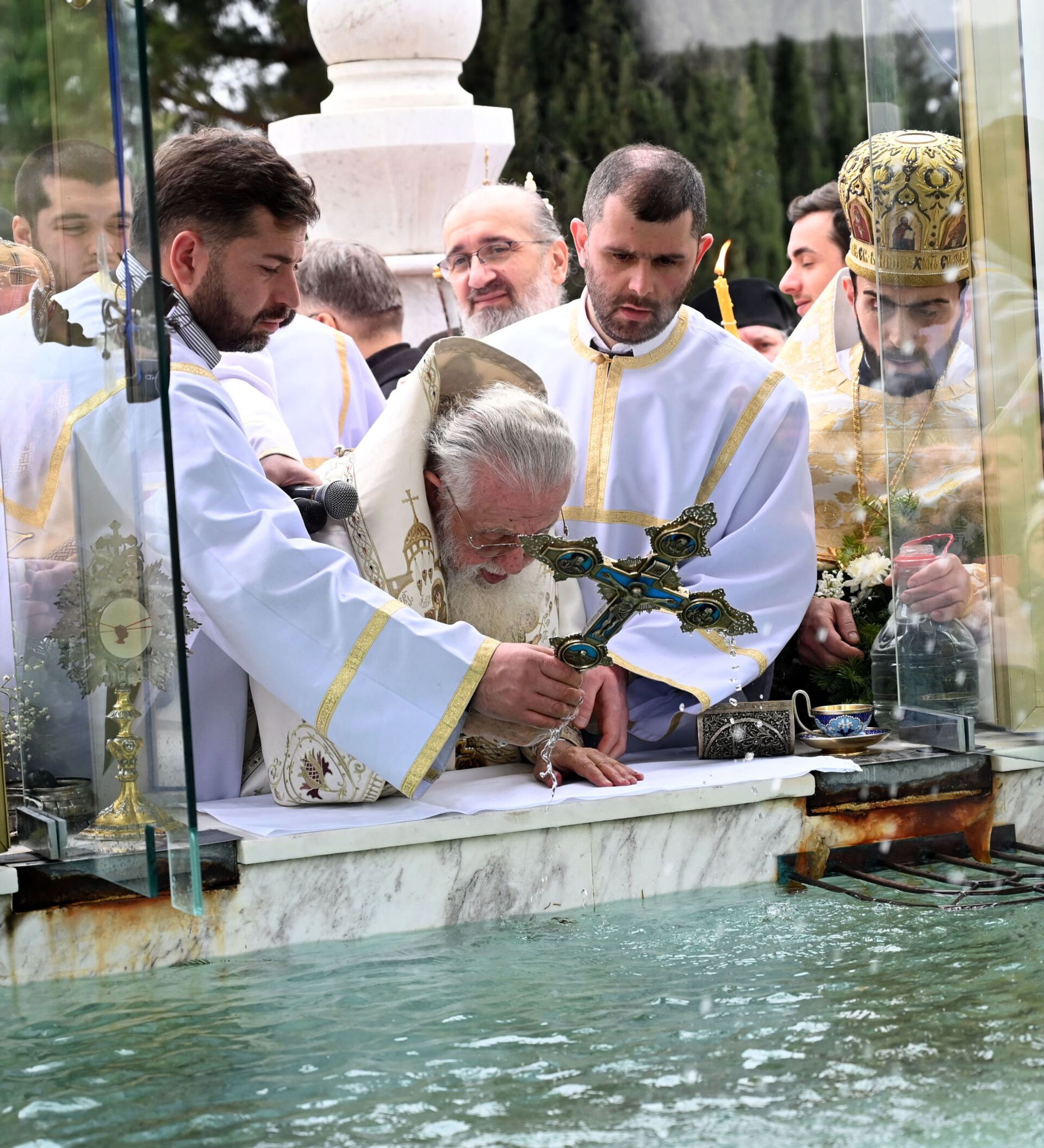 13 апреля 2024 церковный праздник. Праздник крещения в Грузии. Крещение в грузинской церкви. Массовое крещение в Грузии.