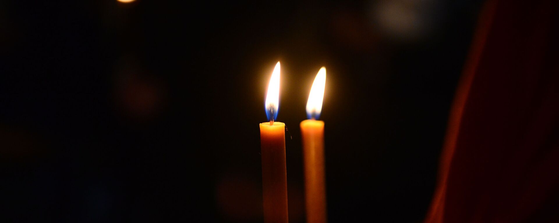 Зажженные в церкви свечи - Sputnik Грузия, 1920, 27.12.2020